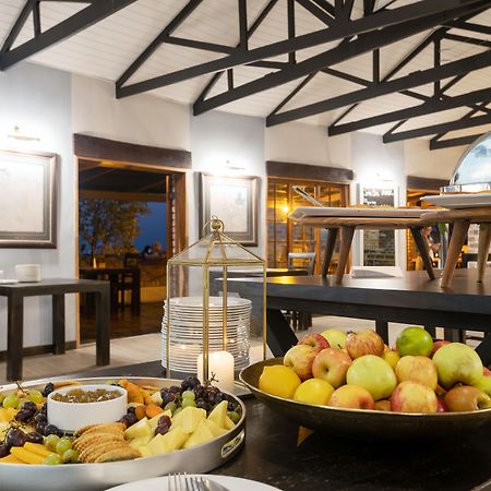 Gondwana Etosha Safari Lodge Okaukuejo Ngoại thất bức ảnh