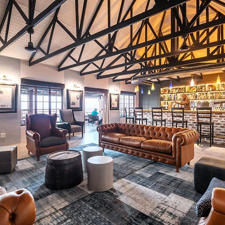 Gondwana Etosha Safari Lodge Okaukuejo Ngoại thất bức ảnh